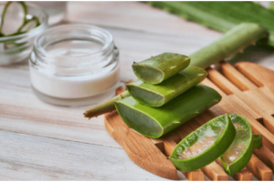 Rejuvenecimiento de la Piel con Aloe Vera: 5 Remedios Caseros para Manchas y Arrugas