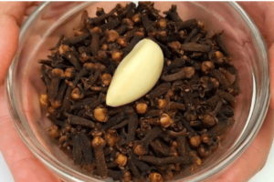 Receta con Ajo, Clavos y Jengibre para Aliviar el Dolor de Piernas, Venas Varicosas, Reumatismo y Artritis