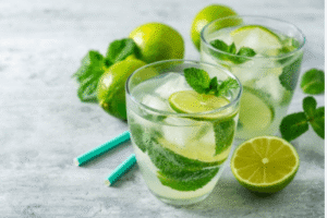 Jugo de Hierbabuena con Limón: Una Bebida Natural Refrescante y Saludable