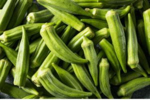 Agua de Okra, Clavo y Canela: El Tónico Natural que Regula el Azúcar y Desinflama el Cuerpo