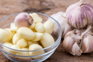 Controla plagas de manera natural: ajo para moscas, piojos y mosquitos