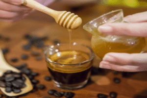 Mezcla de ajo, miel y café: el secreto natural para comenzar el día con salud